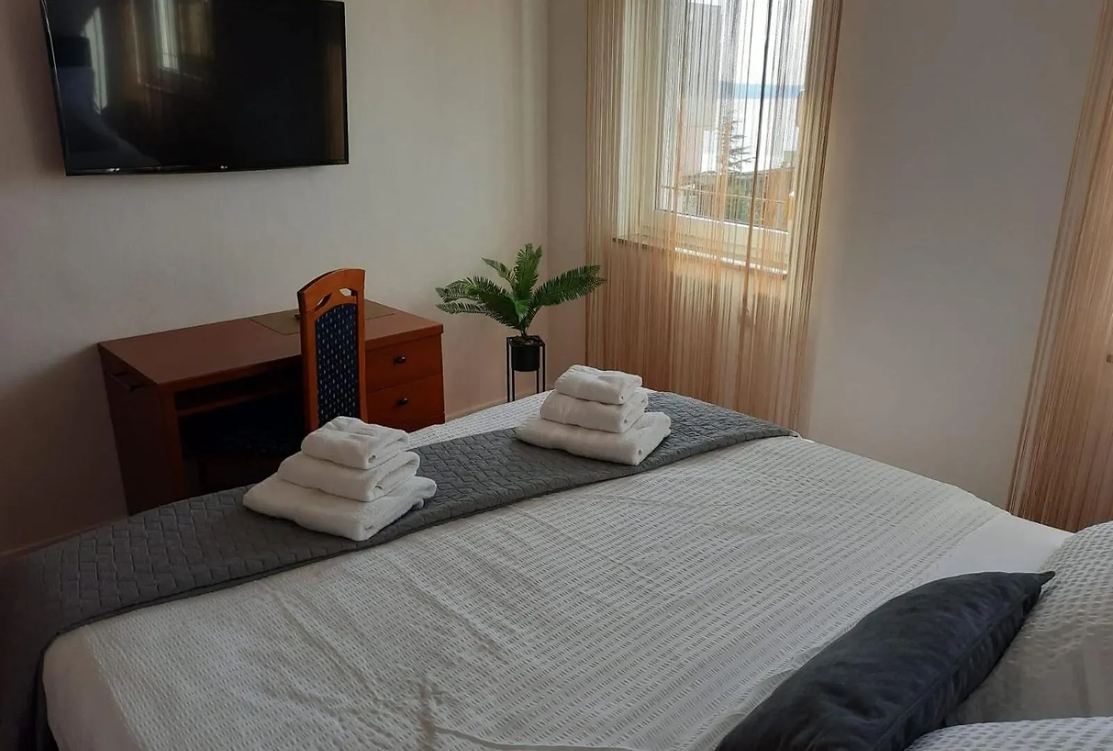 Apartments Pekera Selce 0*,