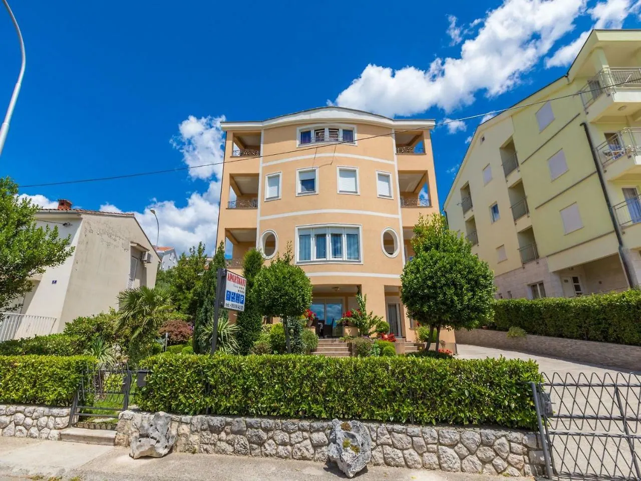 Apartments Pekera Selce 0*,